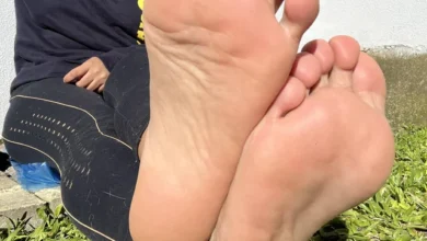 Indian Femdom Story: Mature Desi Aunty Humiliates Young Mumbai Boy with Dirty Barefoot Worship and Toe-Fucking in Andheri Alley